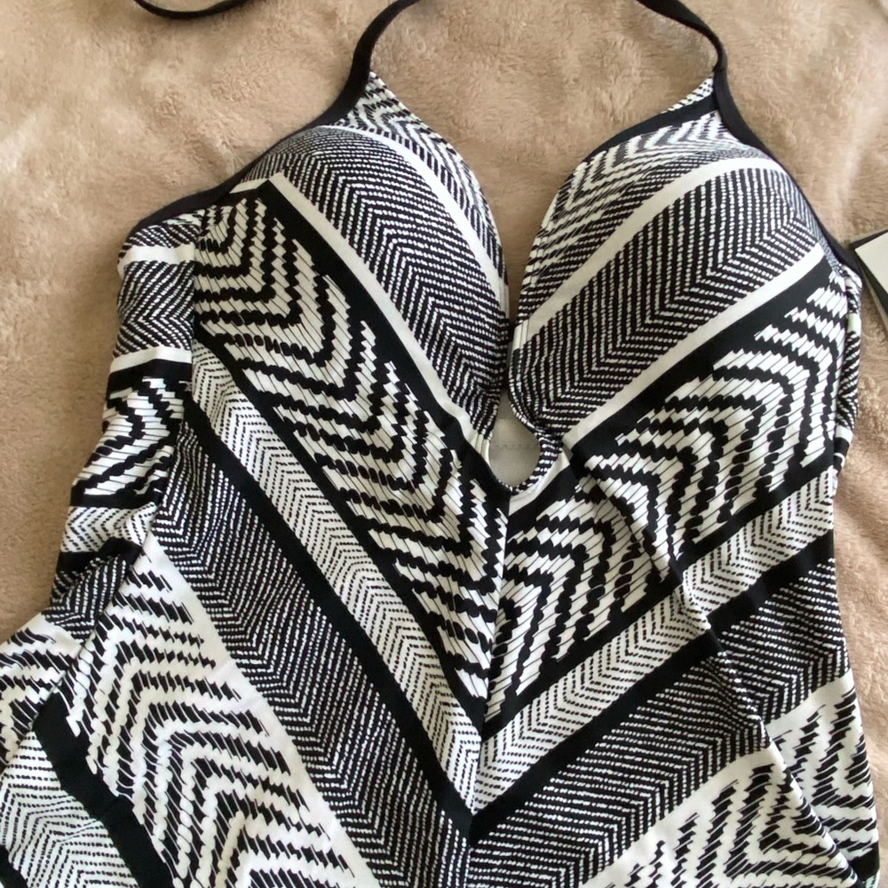 Kenneth Cole black/white tankini swim top. NWT
